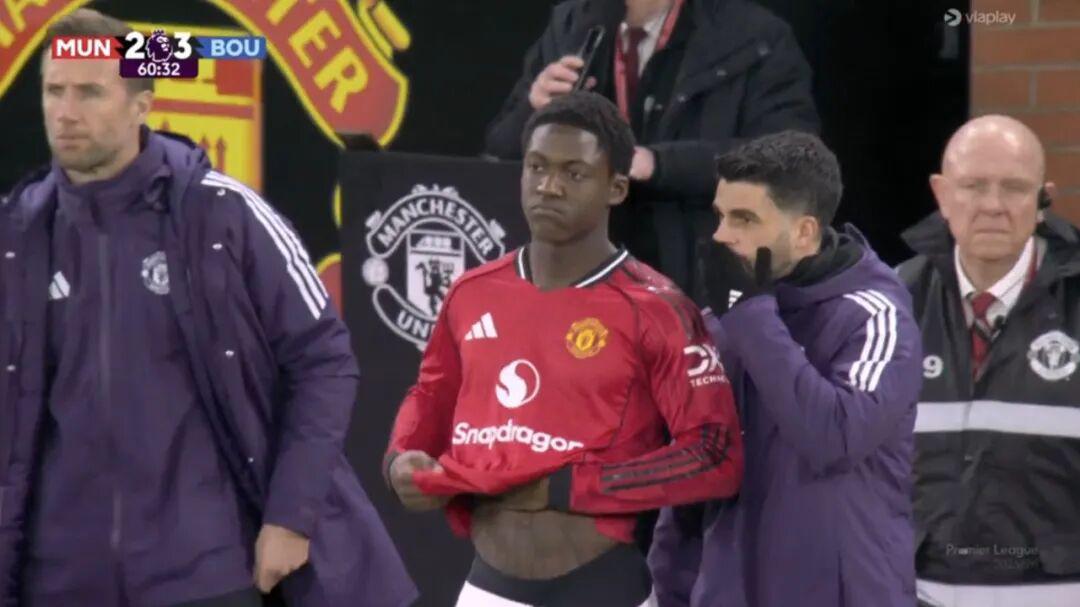 逼宫曼联！梅努哥哥身穿“放梅努离队