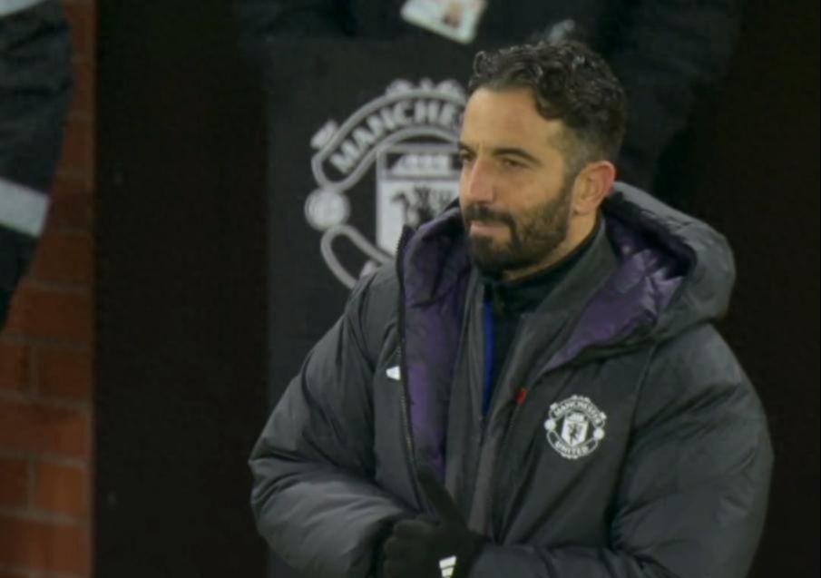 不应该！曼联11打10埃弗顿、01还输了，对手内讧，附英超积分榜