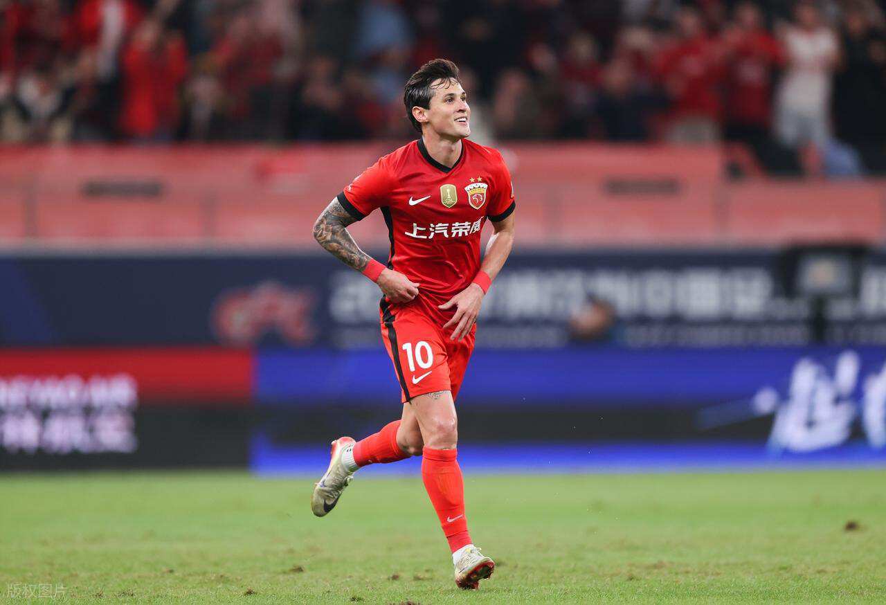 意外！上港球迷曾质疑他不如蒯纪闻，如今德转身价飙升到350万