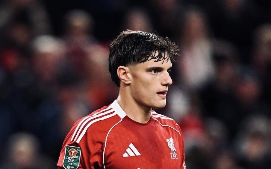 记者：莱昂尼已成功接受手术，红军在考虑是否冬窗引进新中卫