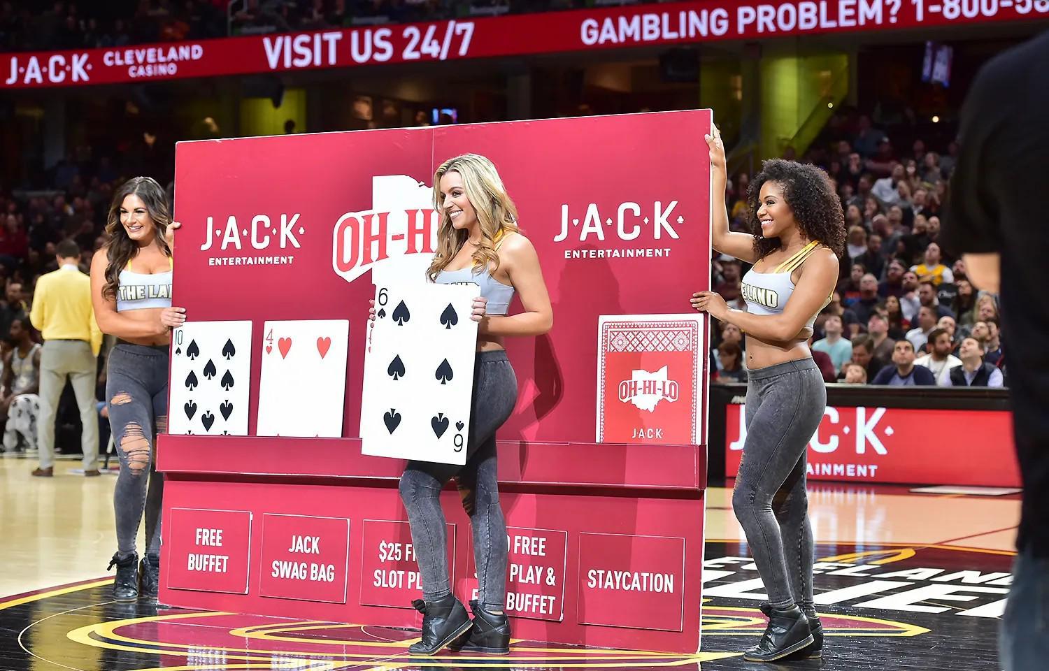 NBA“扫赌风暴”，仅仅一天就有3名球星被捕，还有主教练！