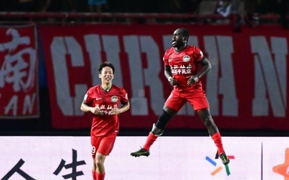 河南本赛季中超已通过定位球打入27球，位列所有球队之首