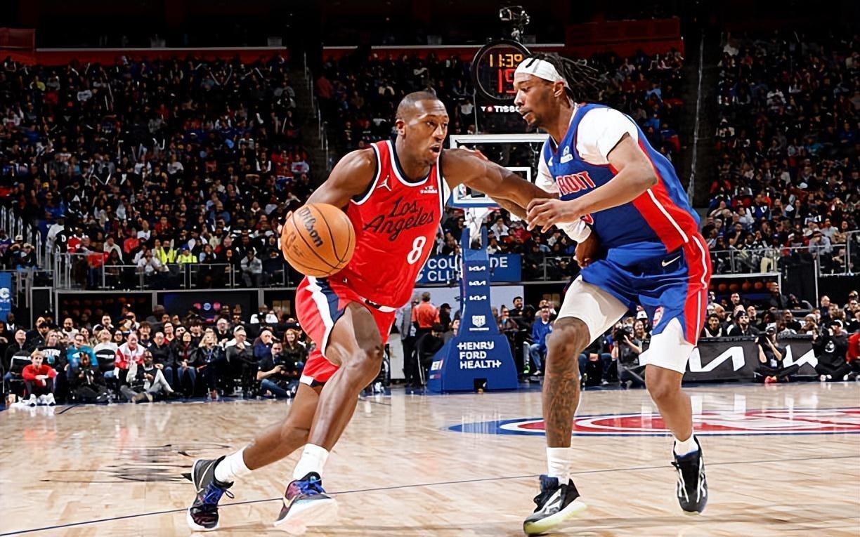 虽然得分有限，但快船后场大闸在组织和防守方面的作用非常出色