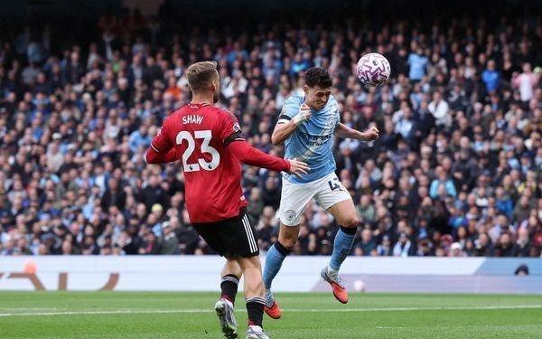 英媒：英超黑市套票网络曝光，曼市德比门票赛前2至4倍价可买