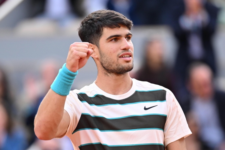 鏖战！ATP500伦敦站第二轮：阿尔卡拉斯21击败穆纳尔，晋级8强