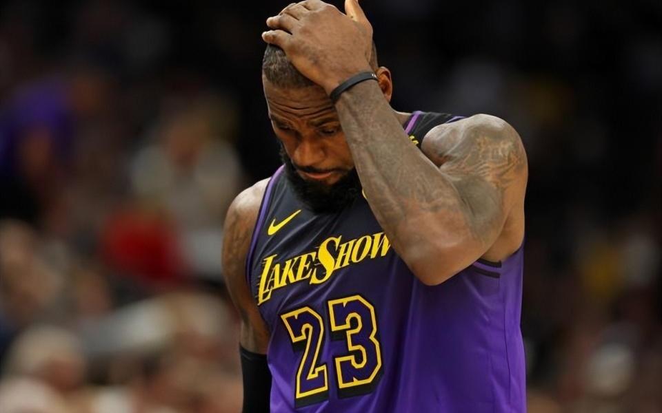 湖人跟队记者：勒布朗团队充满信心，他还能回到顶级球星的水准