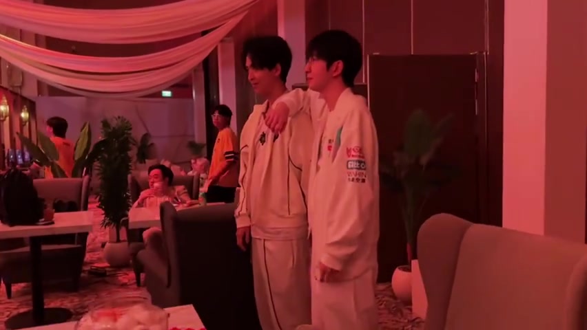 BLG工作人员分享动态：和老朋友HansSama在沙特的再次相遇！