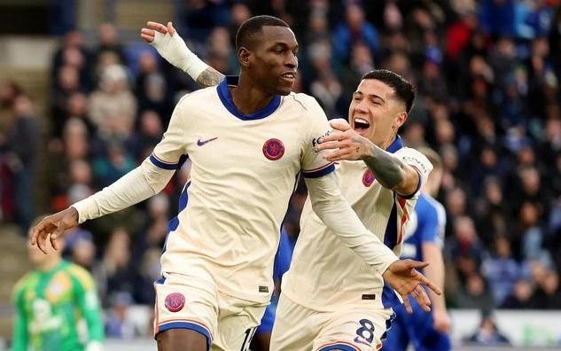 太阳报：雅克松虽然转会至拜仁，但仍与恩佐等人保持密切联系