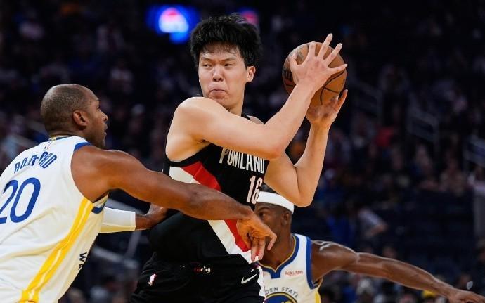 队记：杨瀚森首秀很挣扎，但这只是他季前赛首秀还有巨大提高空间