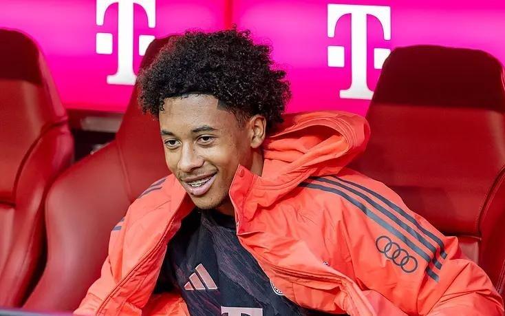 德媒：拜仁不会把16岁中卫基亚拉放走，他很快会签下一份长约