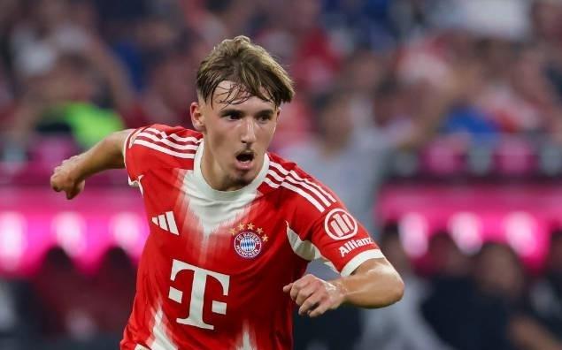 17岁210天，伦纳特卡尔成为拜仁队史第二年轻德甲首发球员