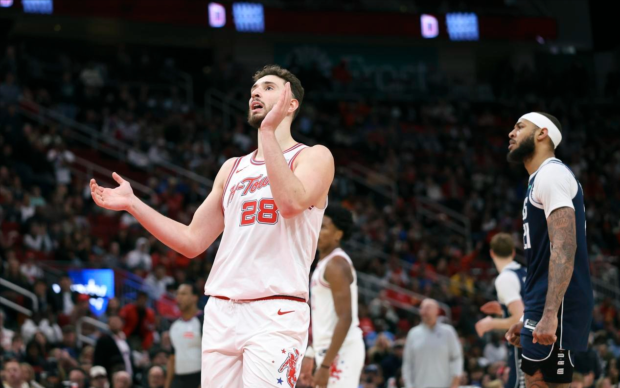 火箭差点又要扶贫，申京又香又臭，三战命中率不过三成有两点原因