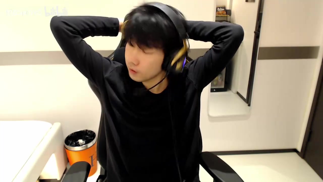 前职业锐评AL被BLG让一追二：TOPGAP！打野蜜月期谁来都不好使！
