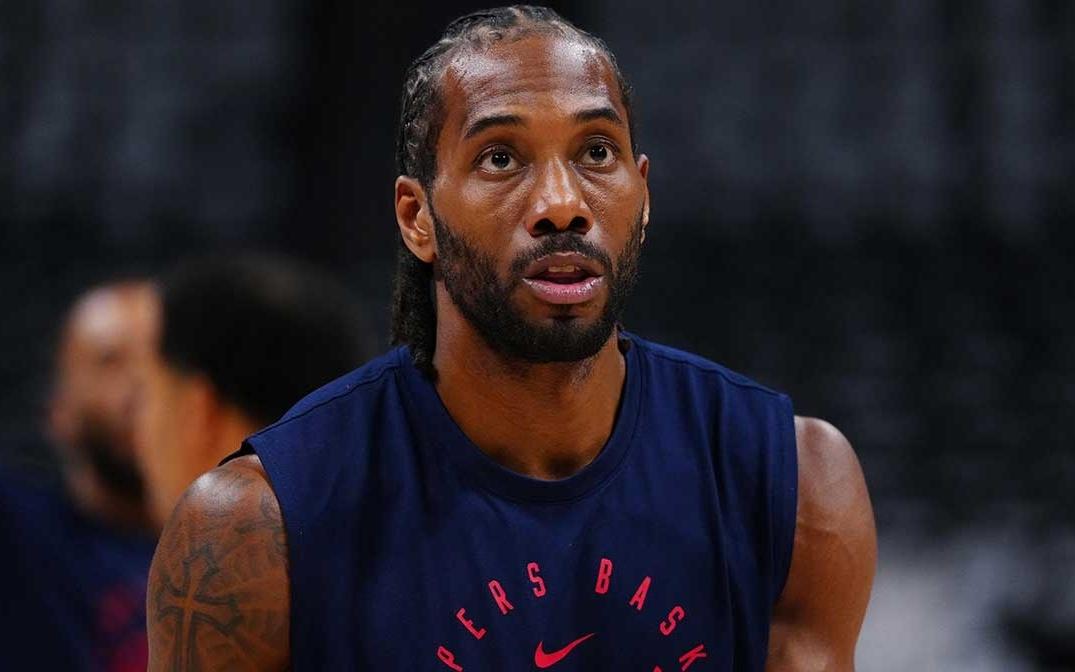 搞笑，灰熊队莫兰特在直播中将伦纳德的笑话直接翻出来