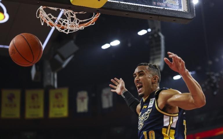 广东男篮外援奎因当选CBA新赛季首期月度最佳防守球员