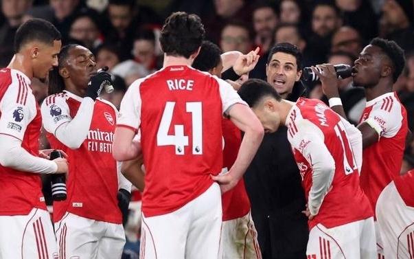 伦敦足球：阿森纳全队放假两天，周二返