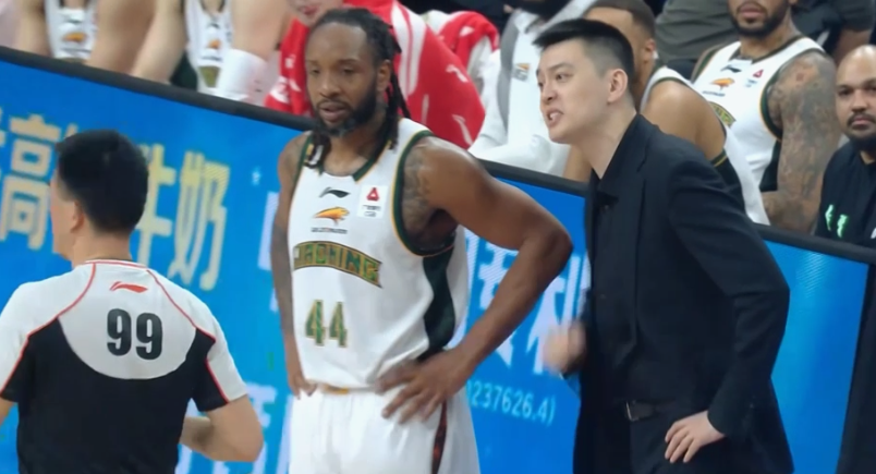 杠上了！京辽战被驱逐后，杨鸣深夜发视