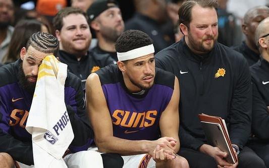 布克：过去两年是我职业生涯最艰难的时光