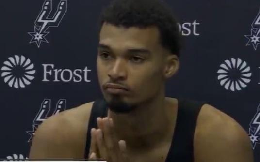 文班亚马：我现在对自己更有掌控力了，我还会继续变得更强