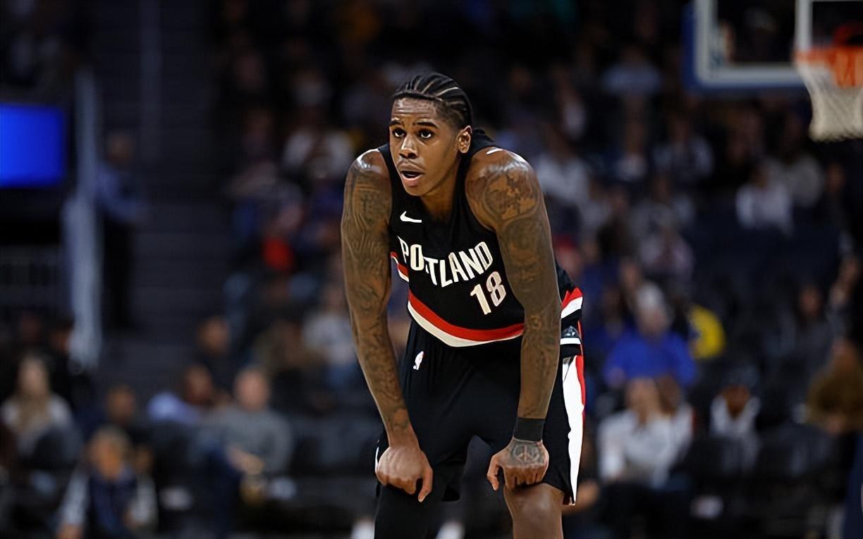 前脚刚刚被裁掉，后脚开拓者又用双向合同签回了这位后场球员