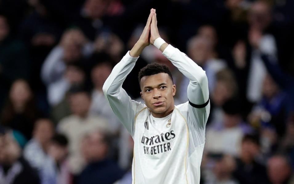 姆巴佩双响追平C罗神迹，维尼修斯独造4球，皇马61血洗摩纳哥