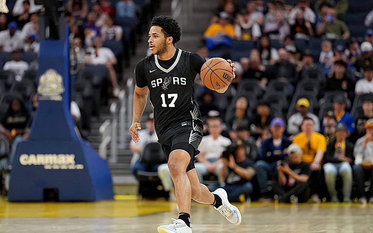 国王与前NBA球星之子完成签约，但估