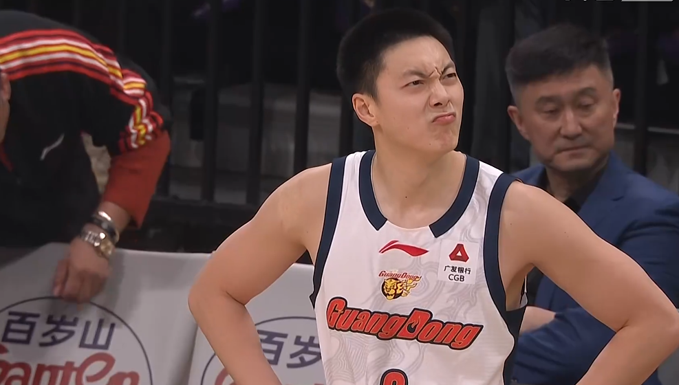 3外轰71广东30分大胜辽宁！5人满分徐胡躺赢，杜锋让杨鸣颜面尽失