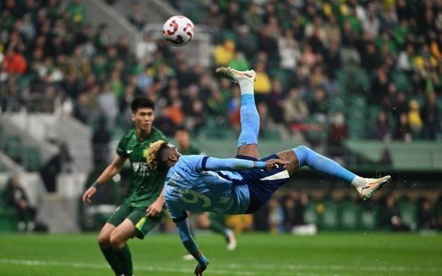 中超十大争议：保级战不同步布彭扎坠亡比赛照常