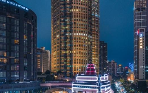 围观2025上海马拉松，锁定五星体育！