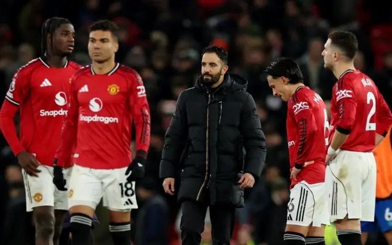 詹俊：阿莫林变阵442太冒险了，且本战也不成功