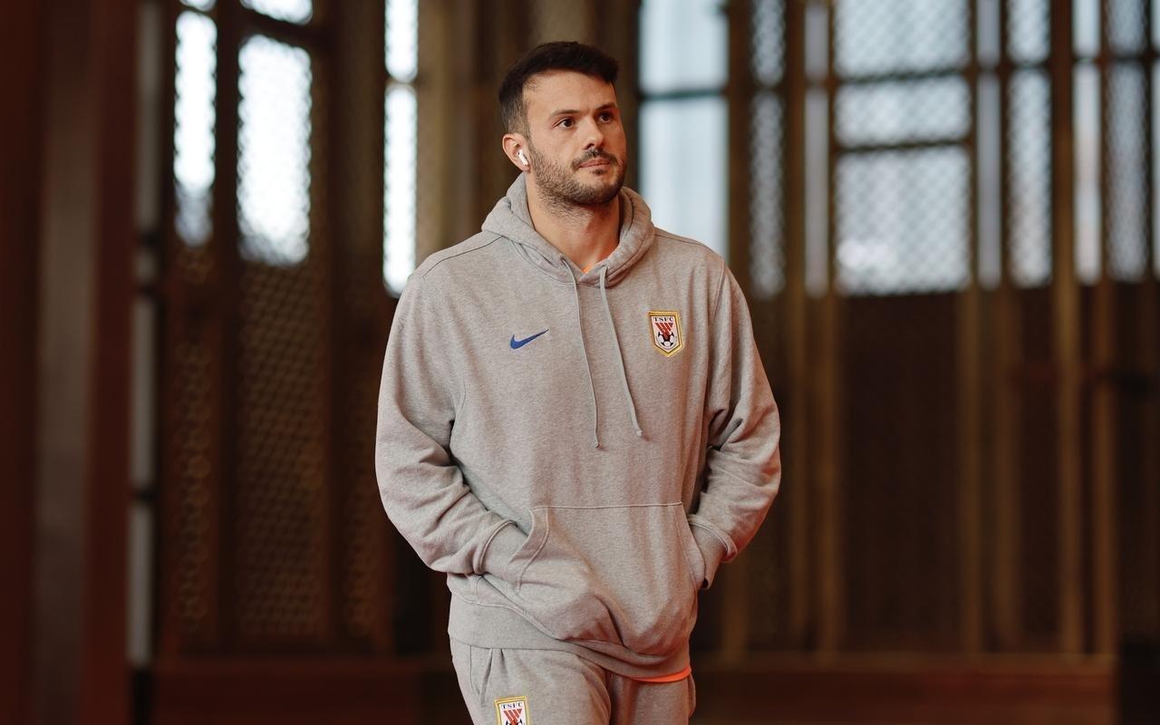 中国足球又闹大笑话进球助攻最多，却拿不到MVP，球迷：太业余