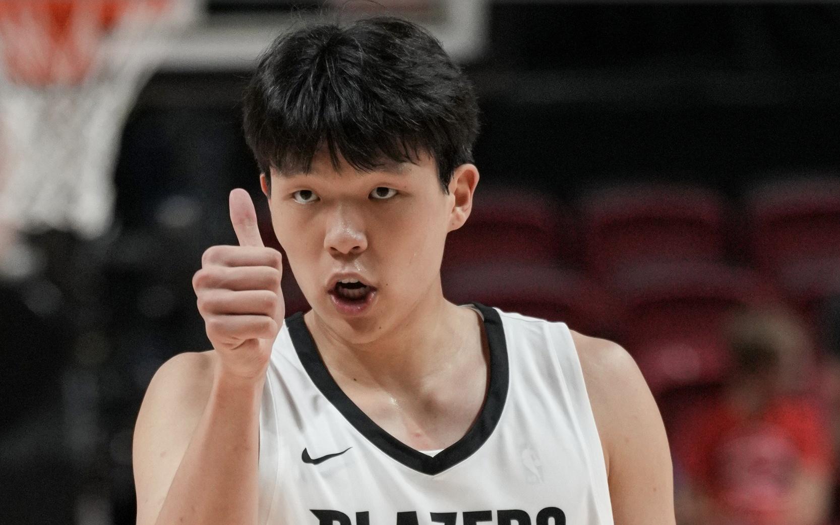 名嘴韩乔生：杨瀚森第一节陷入犯规麻烦，但第三节直接天神下凡