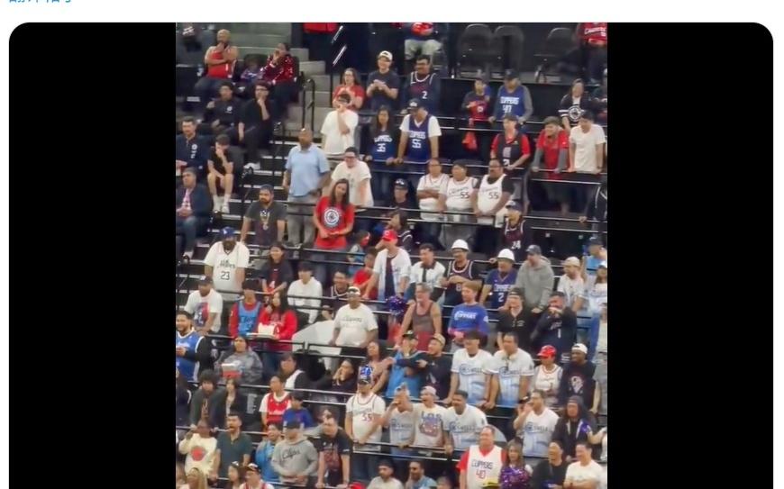 诛心了！开拓者球员罚球时，快船主场球迷齐声喊“FBI”