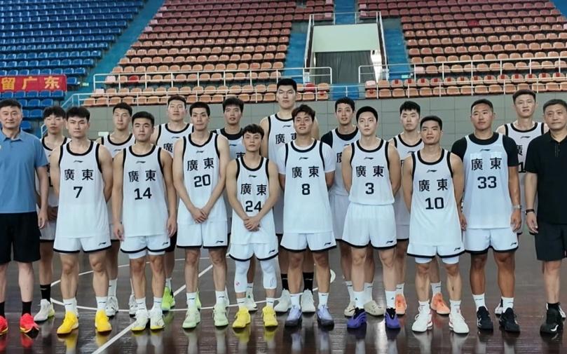 广东男篮惜败澳洲！杜锋赛后怒喷大番薯迷之操作，三大国手看懵圈