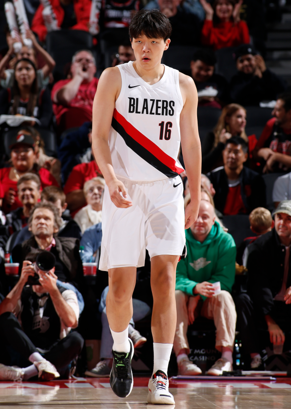 记者：杨瀚森第三节充分展现进攻特点与能力，三分是信心基础