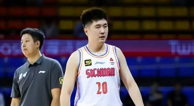 遭鱼腩队抛弃，又无缘加盟新疆，广东弃将最佳出路是香港金牛