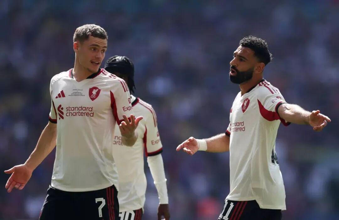 外媒揭秘利物浦内讧：萨拉赫排挤维尔