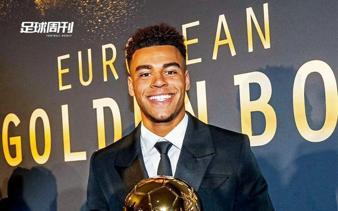 新刊第929期《足球周刊》上市，另有北京国安特别版！