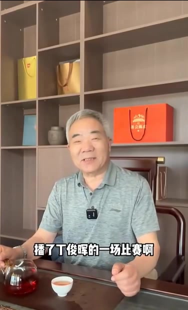丁俊晖父亲：人要学会拿镜子照自己不要总拿电筒照别人缺点