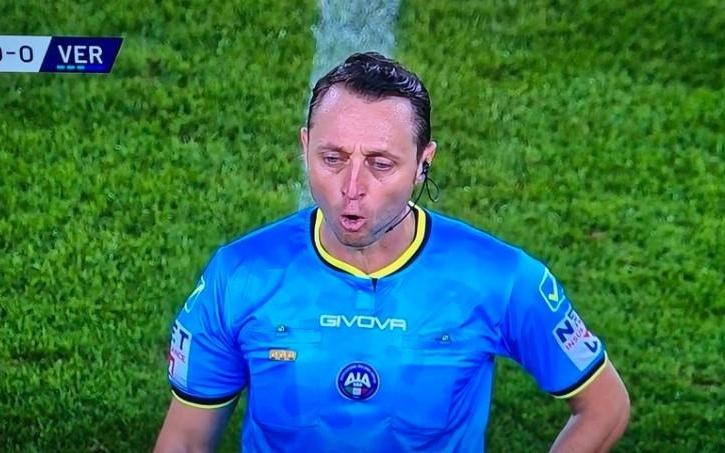 球衣颜色相近当值主裁把维罗纳与乌迪内斯搞混了