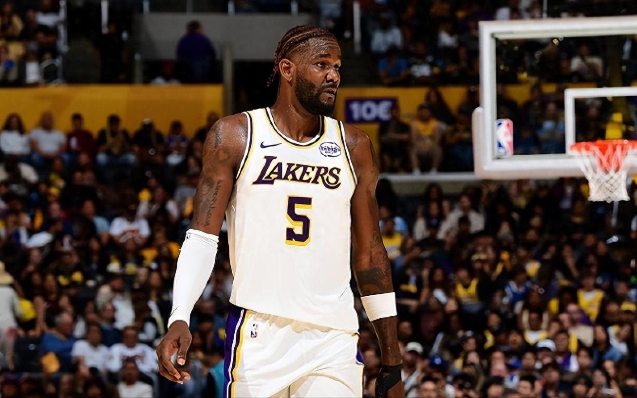 快船37：38湖人！东契奇燃爆全场，詹姆斯状态低迷，裁判引争议！