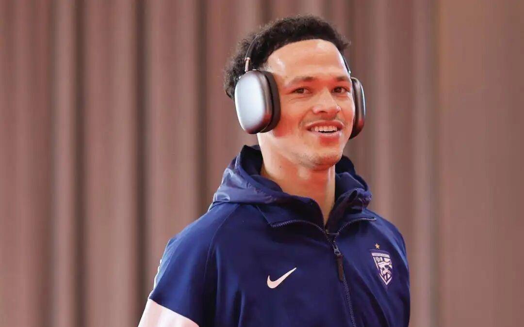 武汉三镇官宣两位功勋外援离队，都为保级立奇功，球迷不舍送祝福