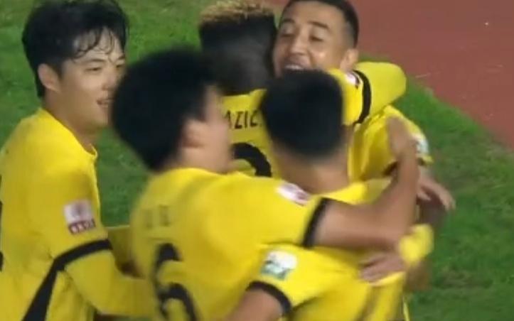 蓉城争冠战丢球!德尔加多致命失误,刘殿座一脸无奈,媒体人开炮