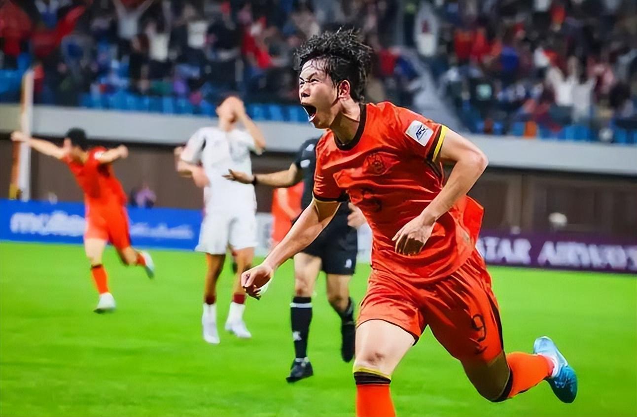 申花国脚级锋霸在社媒发文告别球队！已提前敲定新东家，引发热议