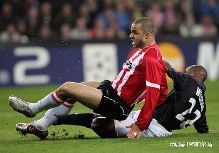 后卫线上的重炮手，豪门专业户，24岁登陆五大联赛，34岁因伤退役