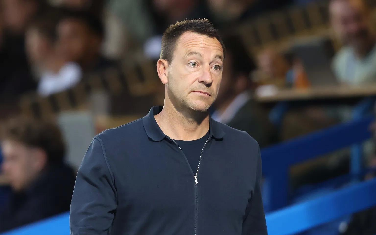 特里通过拍卖梅西C罗亨利球衣，为儿童慈善机构筹集近30万镑