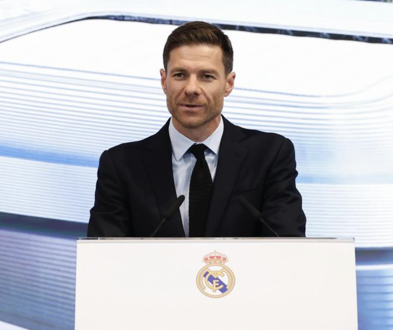 枯坐板凳！皇马21岁前锋受委屈：夺得世俱杯金靴，却被阿隆索弃用