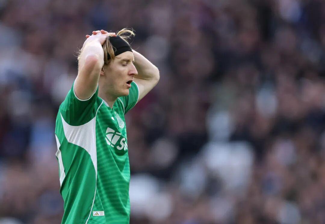 反差太大！戈登连续19场英超零斩获欧冠3场却独造5球