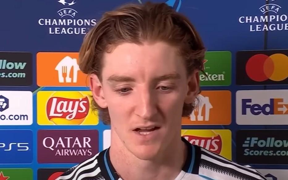 戈登：沃尔特马德踢得特别好，尤其在串联进攻、拿球护球的时候