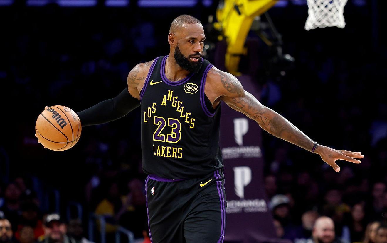 9分5板3助！杨瀚森憋了20天归来连创新高：压制2米11中锋